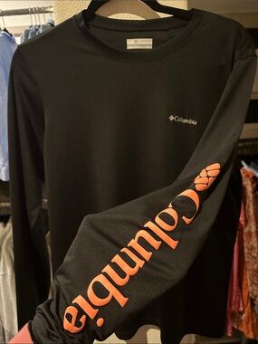 NWOT Women’s Columbia Outdoors Black Long-Sleeve Tee w/ Coral Bubble Logo
